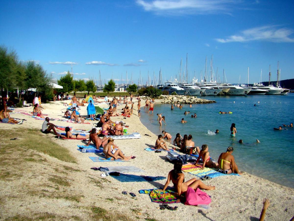 Kike Red Apartment Kaštela Екстериор снимка